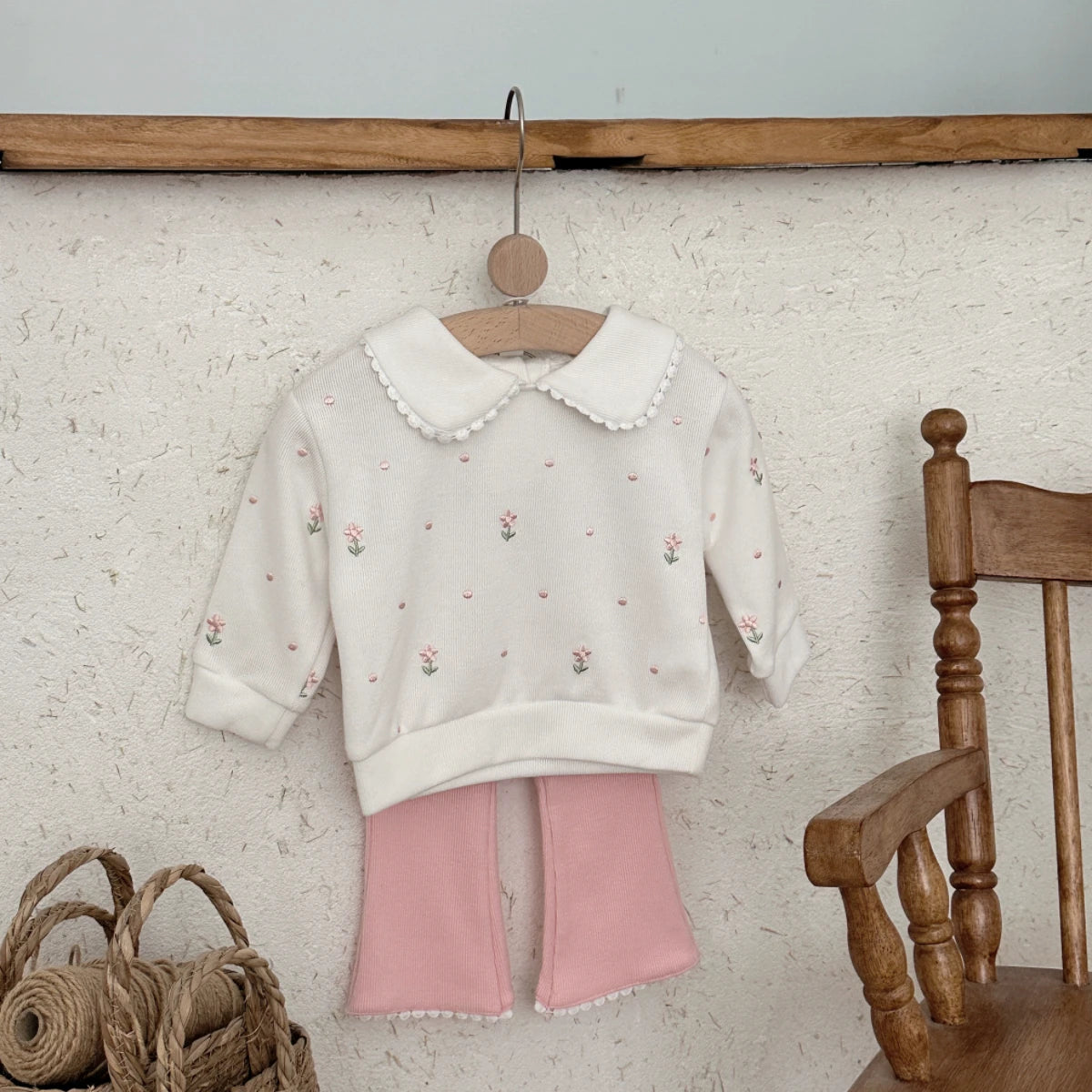 Completo Autunnale Bimba 2 Pezzi – Maglia Floreale e Pantaloni Svasati