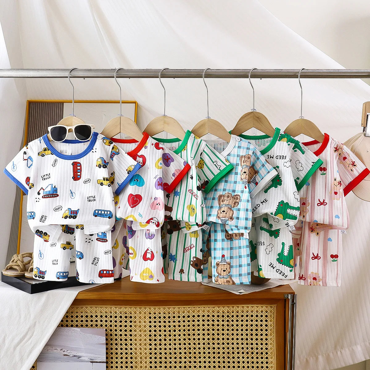 Pigiama Bambino Leggero 2 Pezzi con T-Shirt e Pantaloncini Fantasia