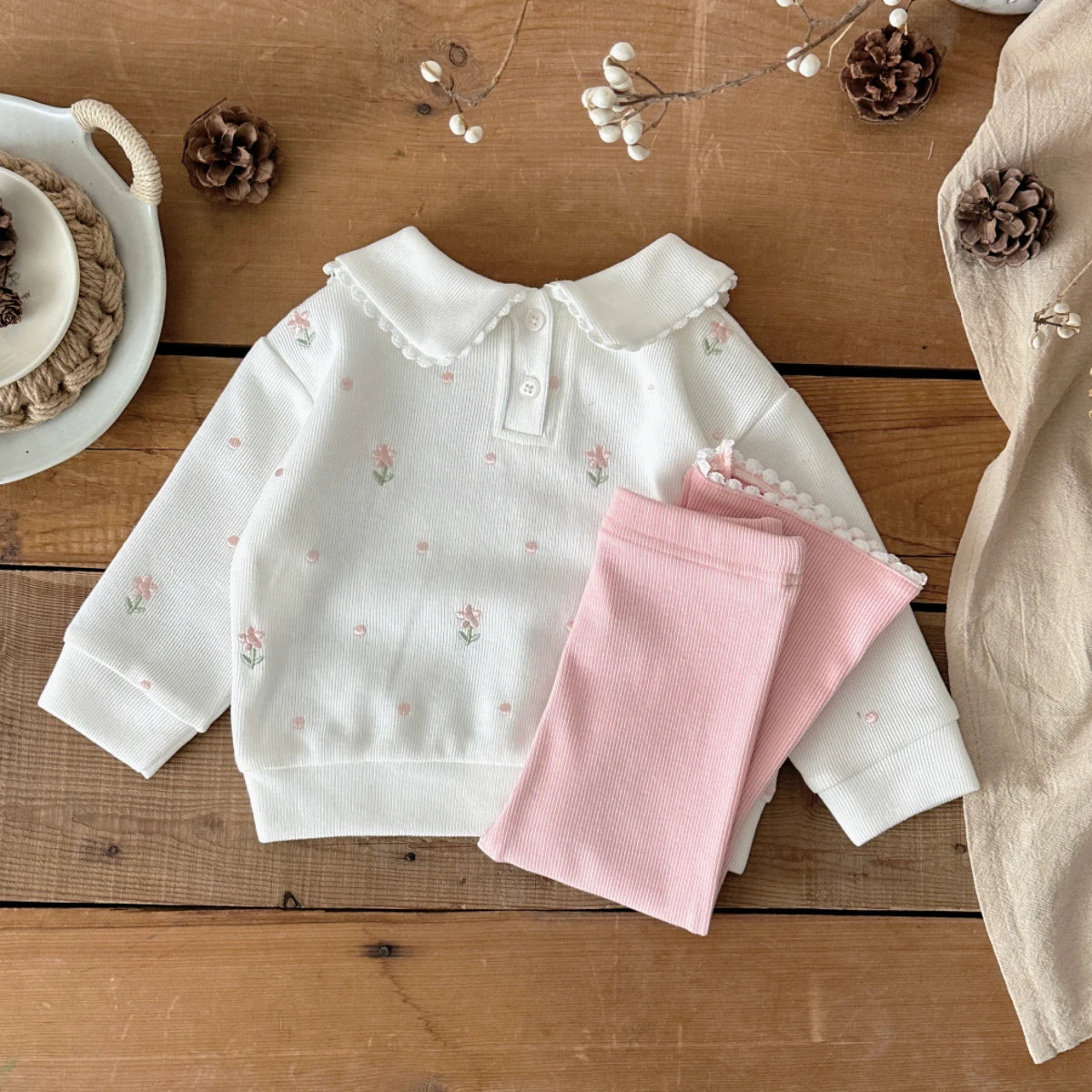 Completo Autunnale Bimba 2 Pezzi – Maglia Floreale e Pantaloni Svasati