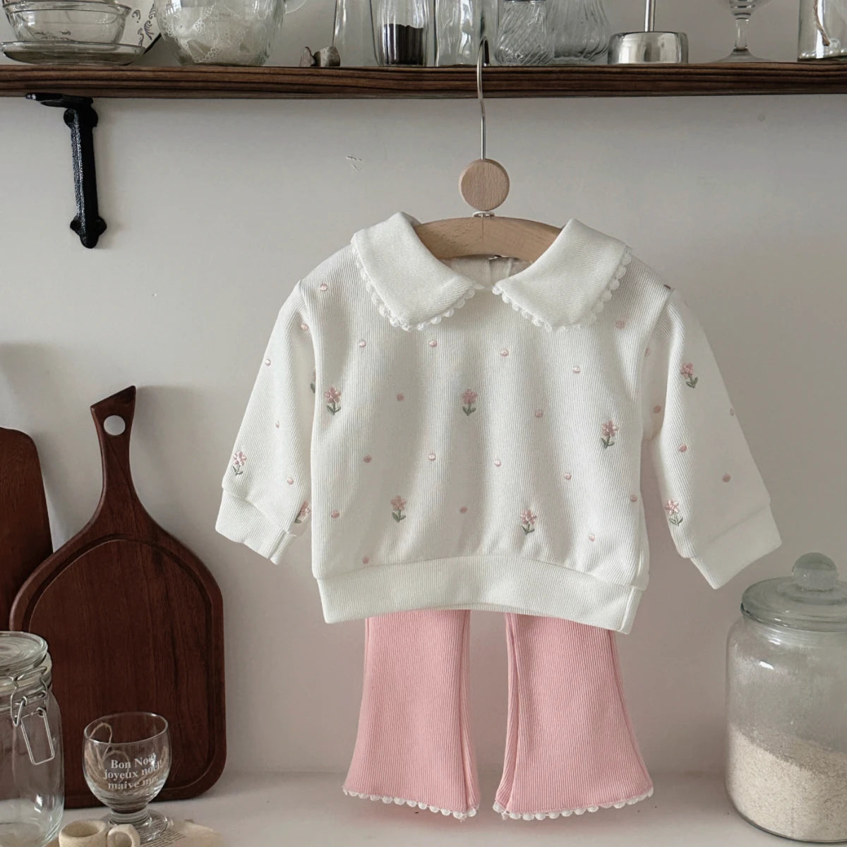 Completo Autunnale Bimba 2 Pezzi – Maglia Floreale e Pantaloni Svasati
