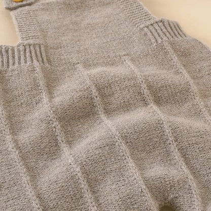 Completo Neonato in Maglia con Cappellino – Tutina Salopette Lunga con Bretelle e Bottoni