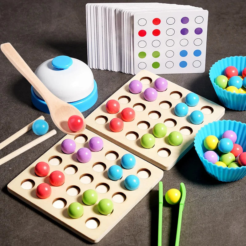 Gioco di Motricità Fine e Abbinamento Colori 3–6 Anni – Tavole in Legno con Palline, Pinze e Carte Modello
