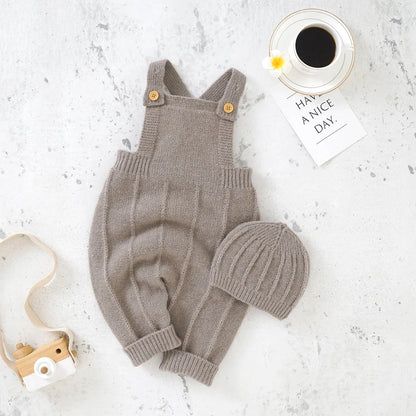 Completo Neonato in Maglia con Cappellino – Tutina Salopette Lunga con Bretelle e Bottoni