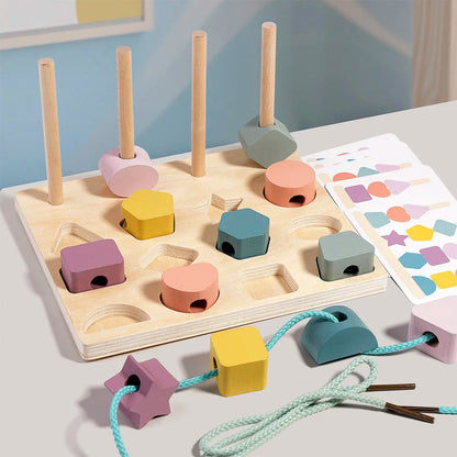 Gioco in Legno Forme e Colori Ispirato al Metodo Montessori con Carte Attività e Perline da Infilare – 3+ Anni
