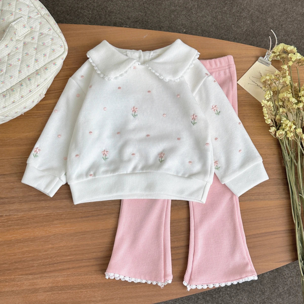 Completo Autunnale Bimba 2 Pezzi – Maglia Floreale e Pantaloni Svasati