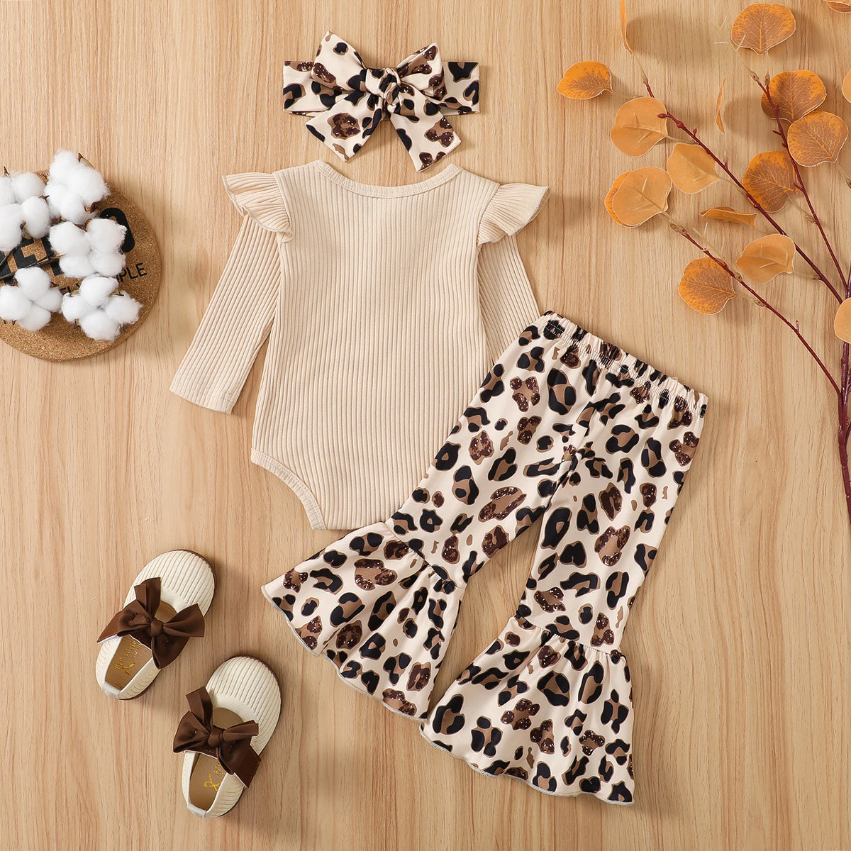 Completo Neonata 0-12 Mesi – Body a Costine Manica Lunga e Pantaloni a Zampa Leopardati