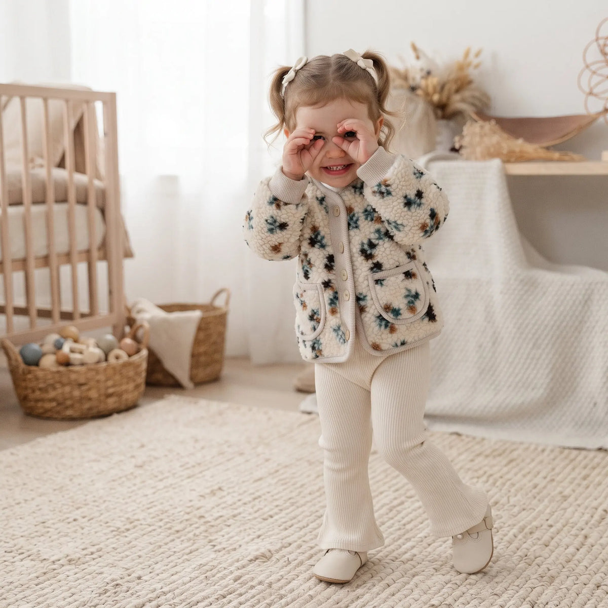 Giacca Invernale Bambina in Pile Sherpa – Cardigan con Bottoni e Tasche