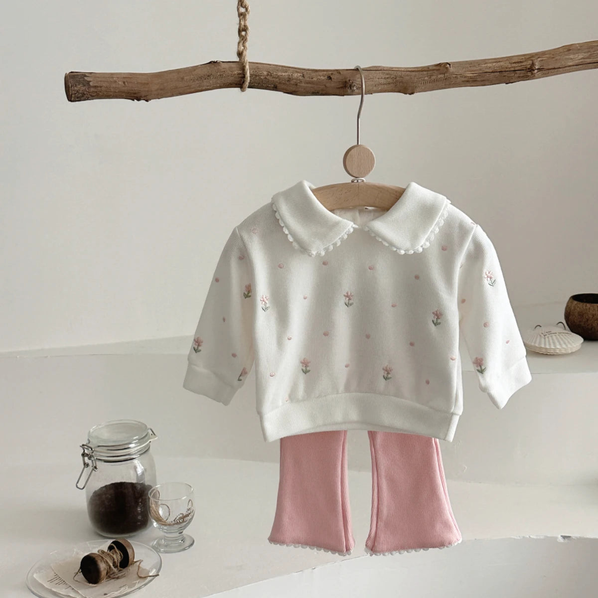 Completo Autunnale Bimba 2 Pezzi – Maglia Floreale e Pantaloni Svasati
