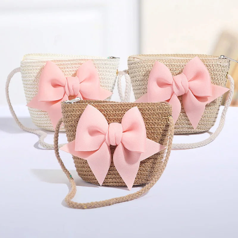 Borsetta Bambina a Tracolla in Paglia con Maxi Fiocco – Mini Borsa con Zip 14 × 12 cm
