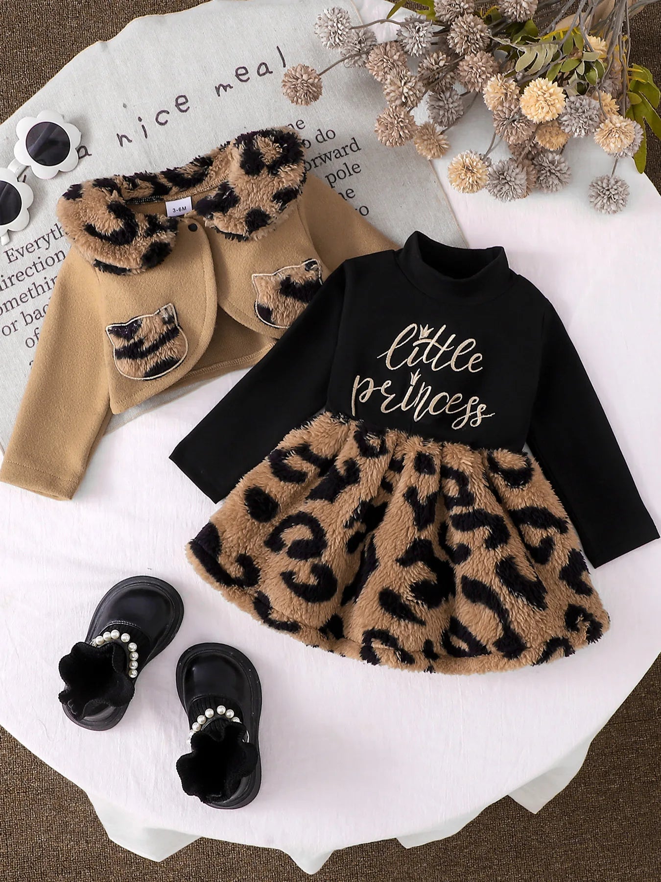 Completo 2 Pezzi Bambina con Vestito a Manica Lunga in Peluche Leopardato e Cappottino