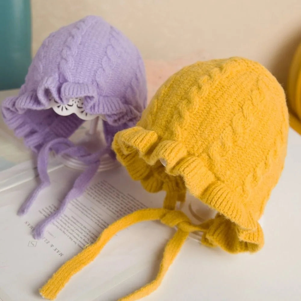 Cuffietta Neonato in Cotone Lavorata a Maglia – Cappellino con Lacci e Bordo Ondulato 38–47 cm