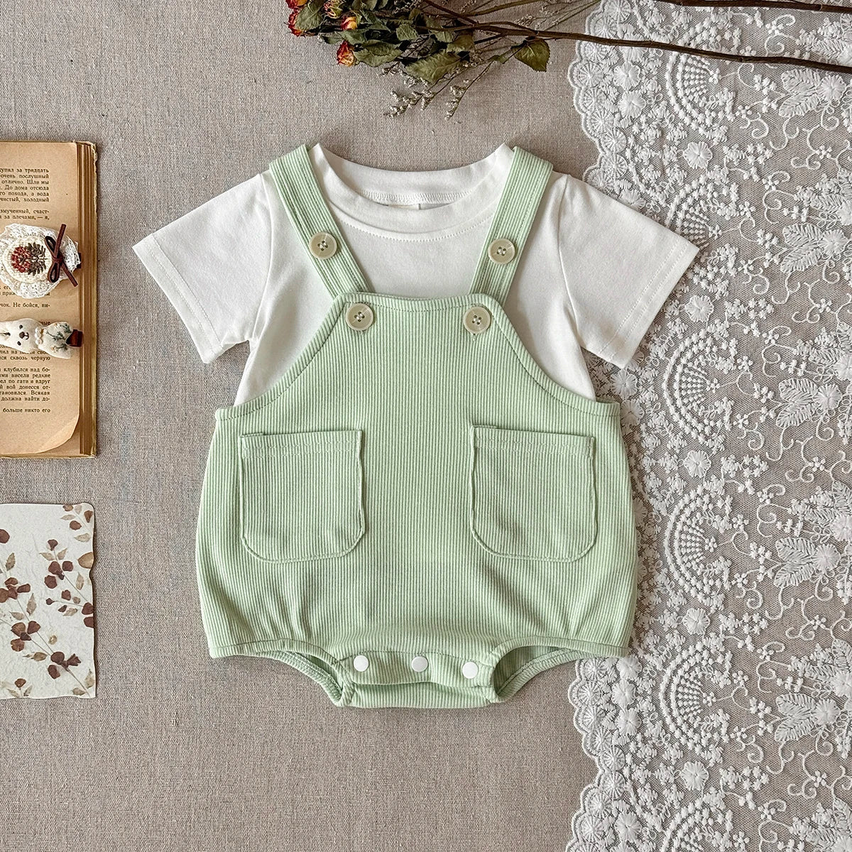Completo Neonato 2 Pezzi con Body a Salopette e Maglietta in Cotone – 0-18 Mesi