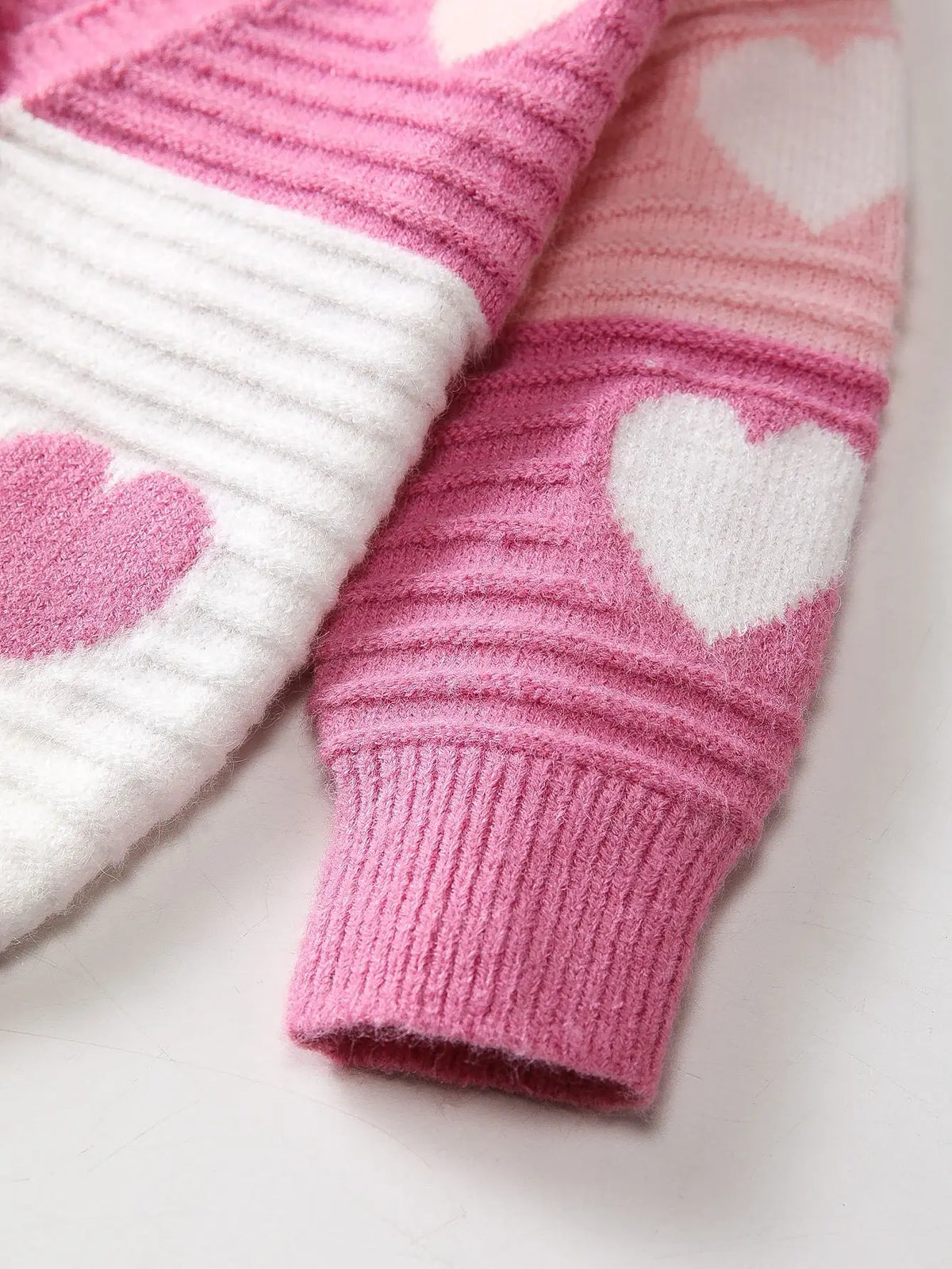 Cardigan Bambina in Maglia di Cotone con Cuori – Scollo a V e Bottoni