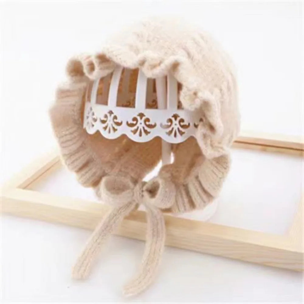 Cuffietta Neonato in Cotone Lavorata a Maglia – Cappellino con Lacci e Bordo Ondulato 38–47 cm
