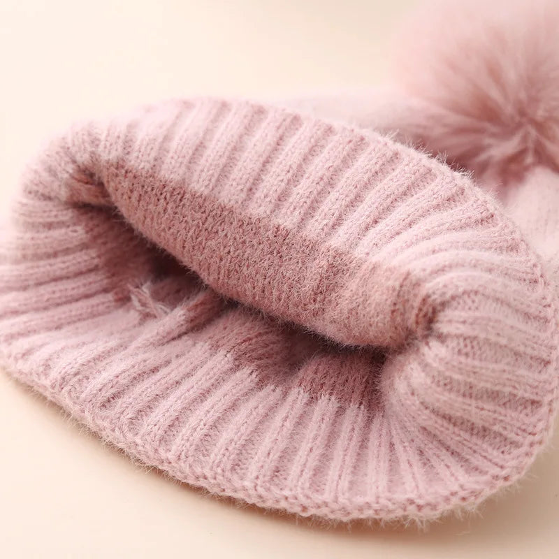 Cappello Invernale Neonata in Maglia – Berretto Elasticizzato con Pompon e Risvolto