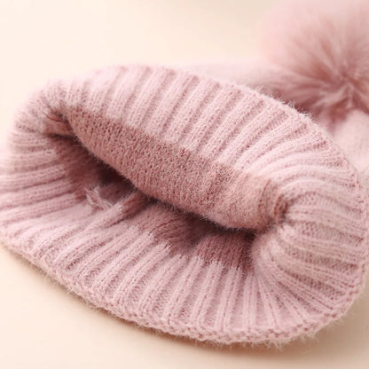 Cappello Invernale Neonata in Maglia – Berretto Elasticizzato con Pompon e Risvolto