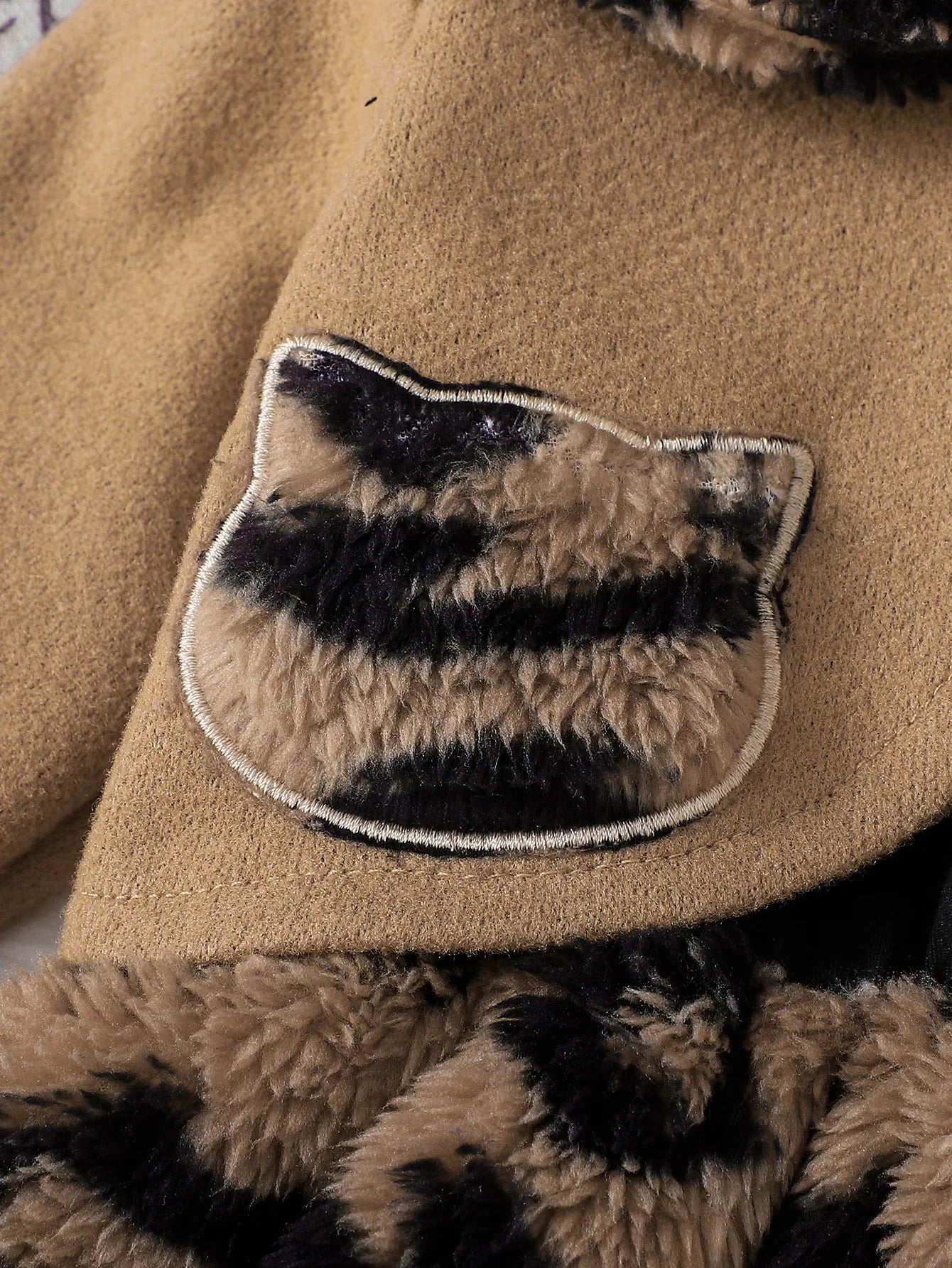 Completo 2 Pezzi Bambina con Vestito a Manica Lunga in Peluche Leopardato e Cappottino