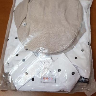Tutina Neonato Elegante con Bretelle e Papillon – Completo Estivo in Cotone con Cappello